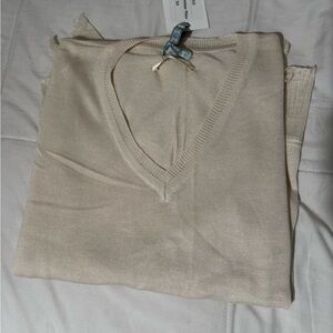 NWT KOKORO. V-Neck Sweater top Oatmeal color.